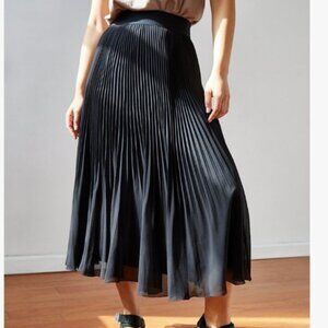 Aritzia Wilfred Twirl Pleated Midi Skirt Black Size XL